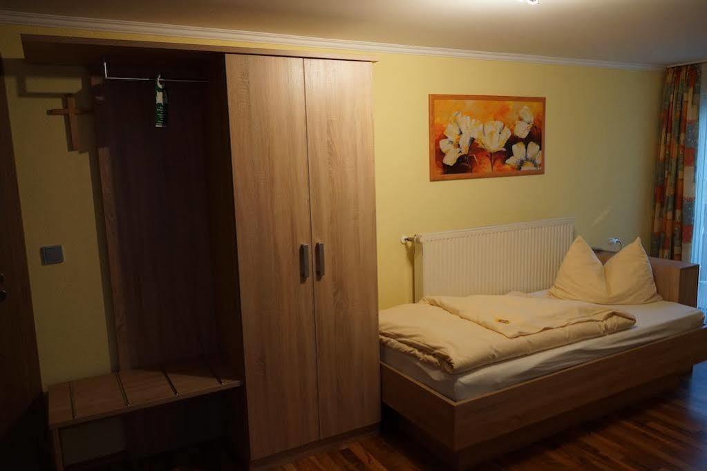 Hotel Garni Kleindienst Ursensollen Esterno foto